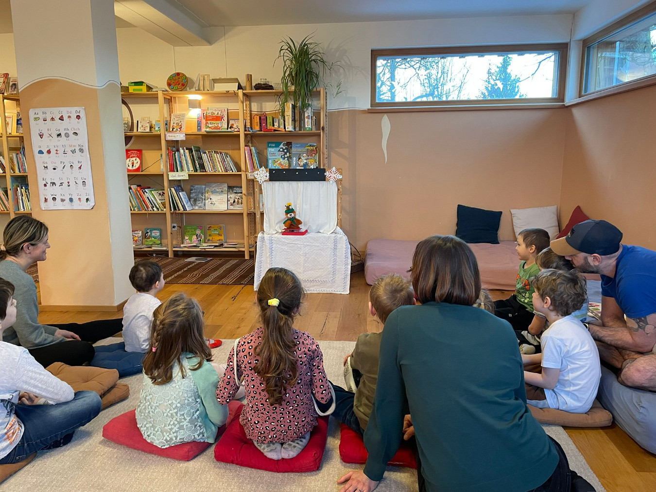 Všichni na divadélku skal